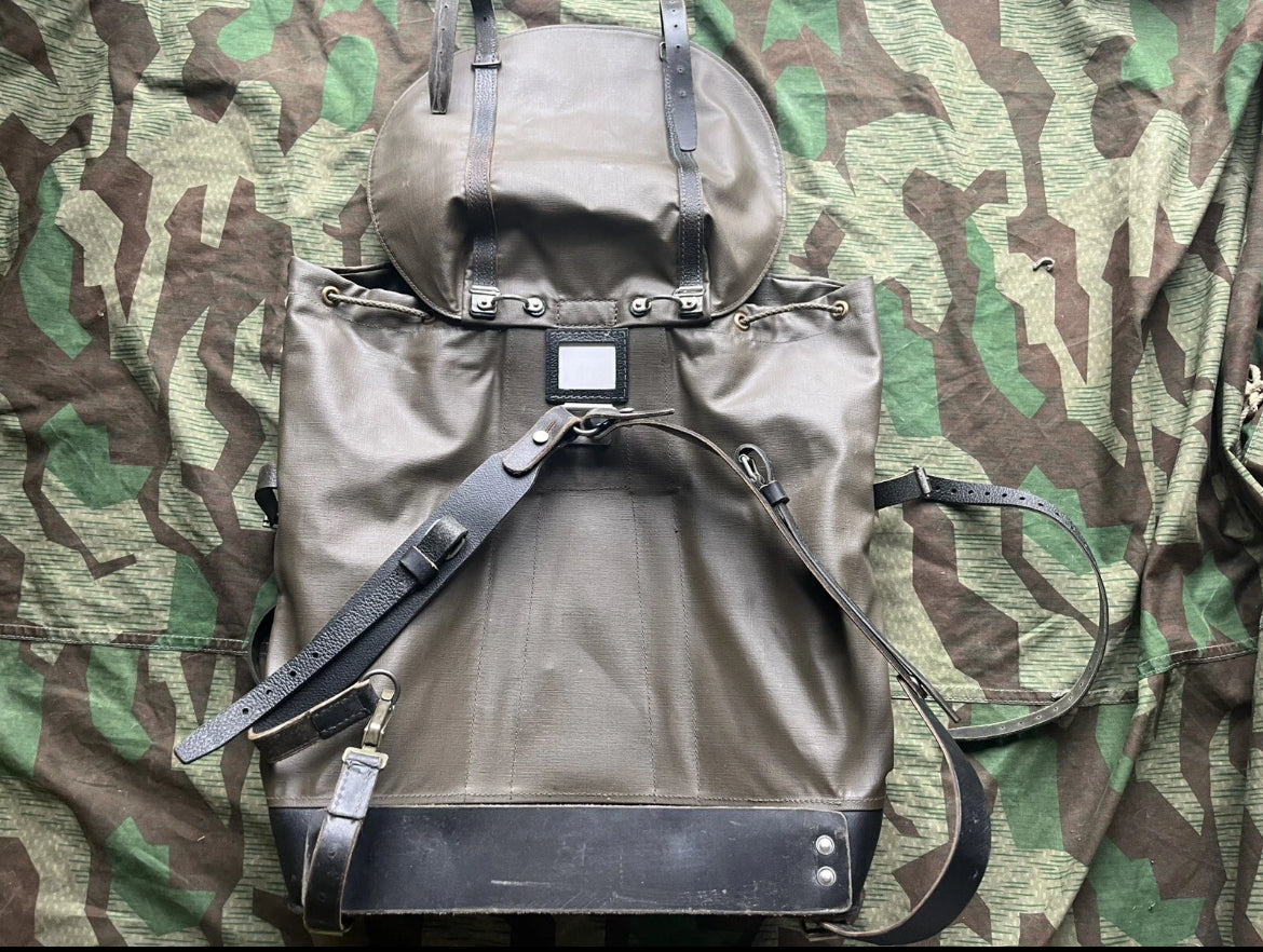 Cold War Swiss army backpack haversack mountain infantry uniform soldier late model