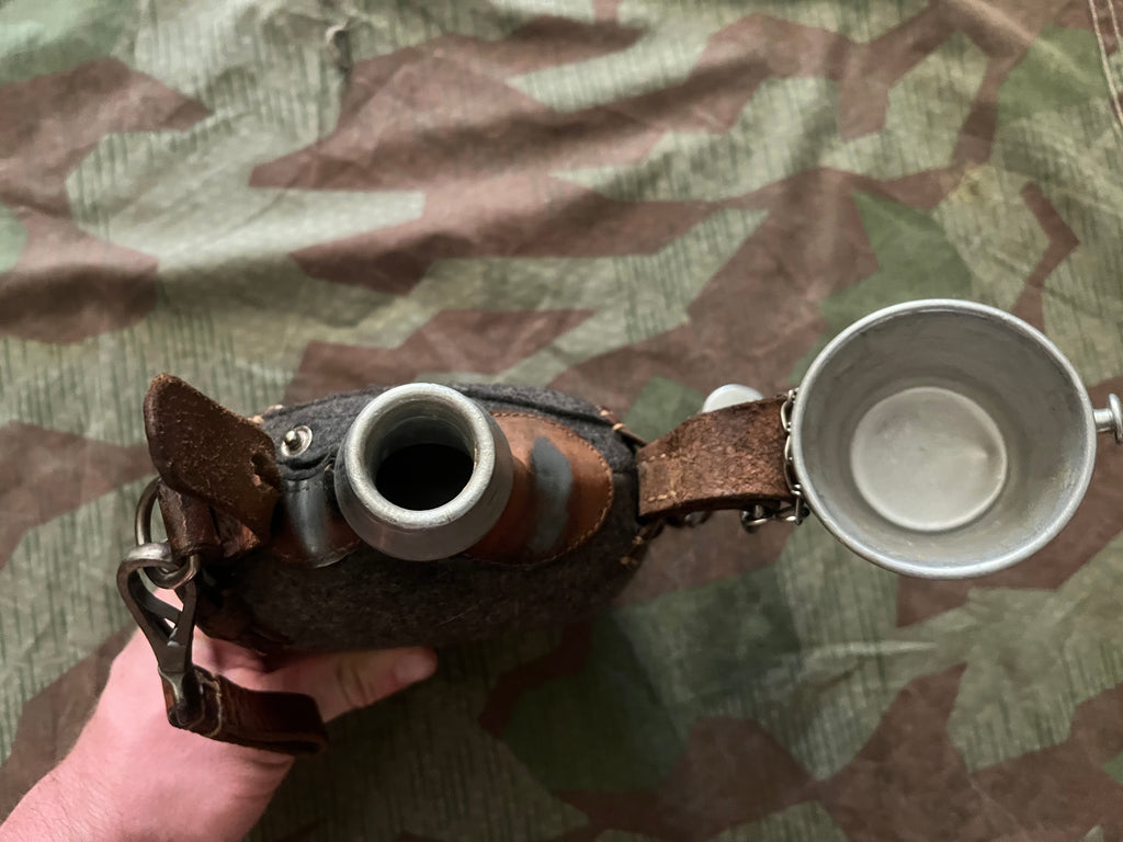 WW2/cold war Swiss army canteen medics medical troops water bottle uniform soldier