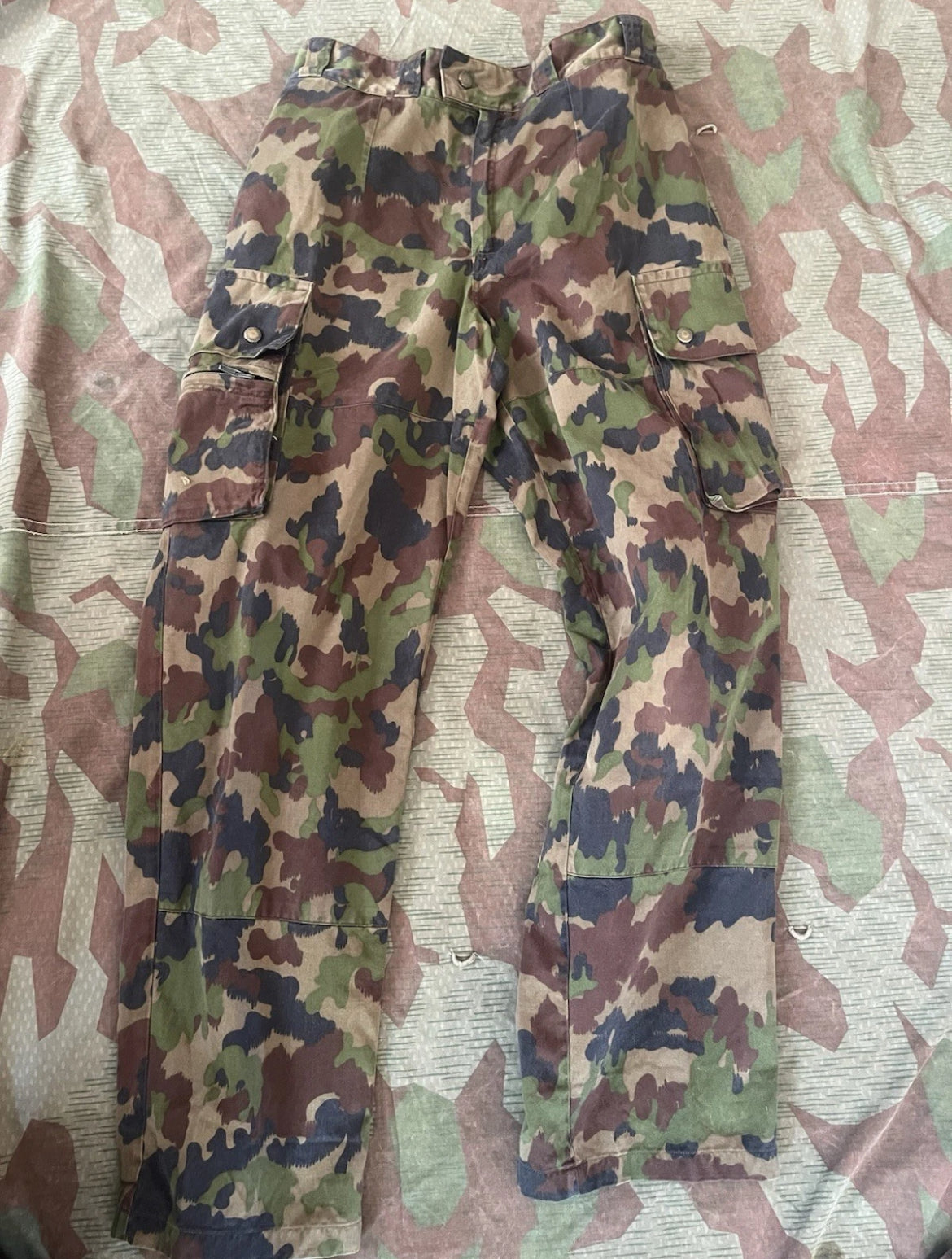Modern Swiss army field combat uniform pants jacket taz 90 camo soldier