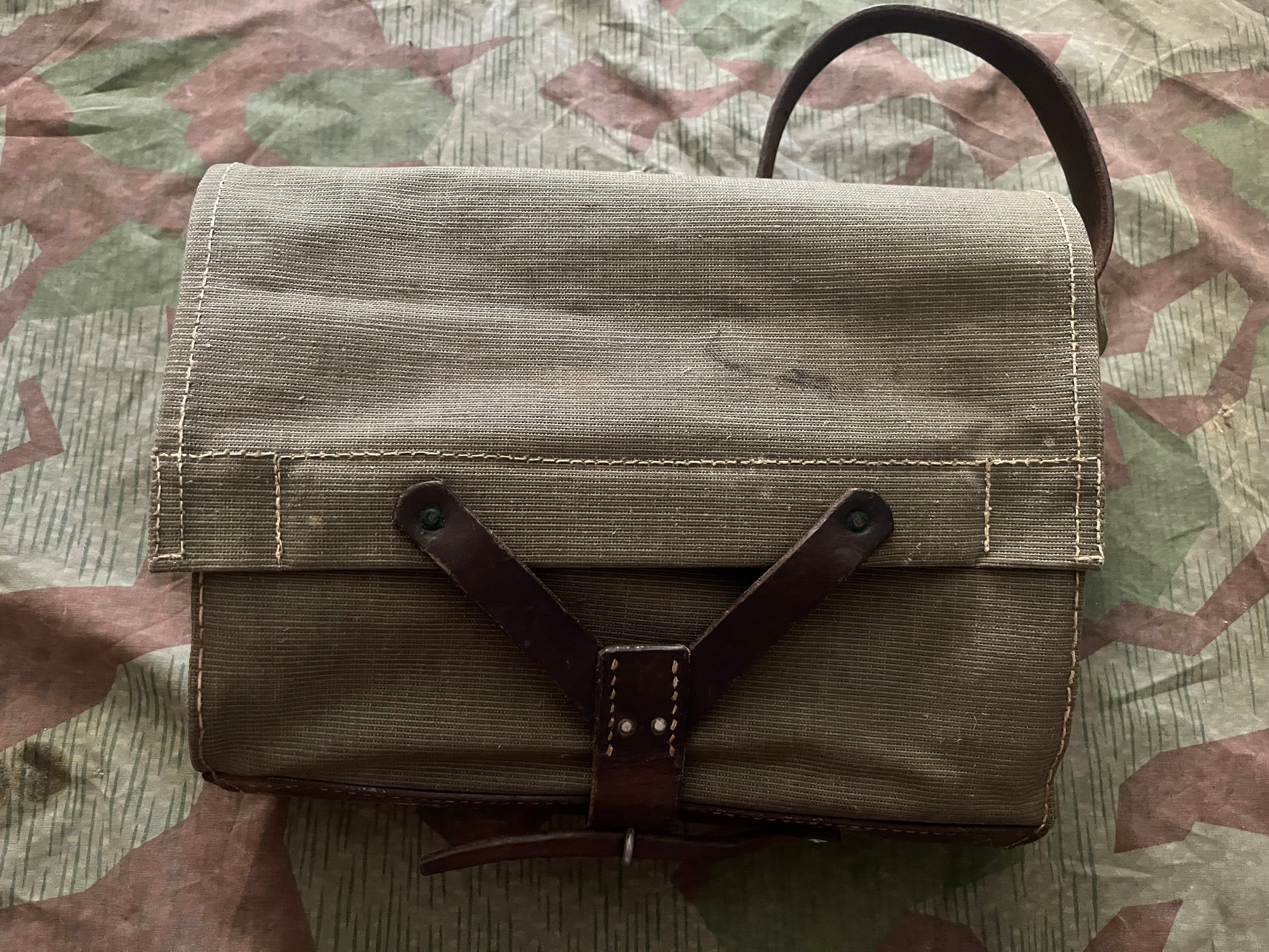 WW2 Swiss army LMG 25 ammo bag machine gun satchel backpack leather uniform soldier