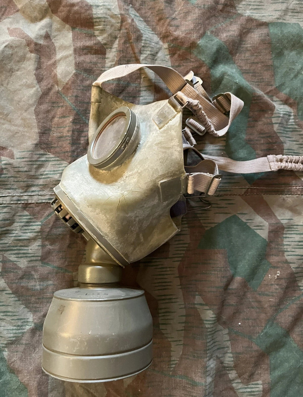 WW2 Swiss army civil defense gas mask gas mask protection gasmask uniform soldier