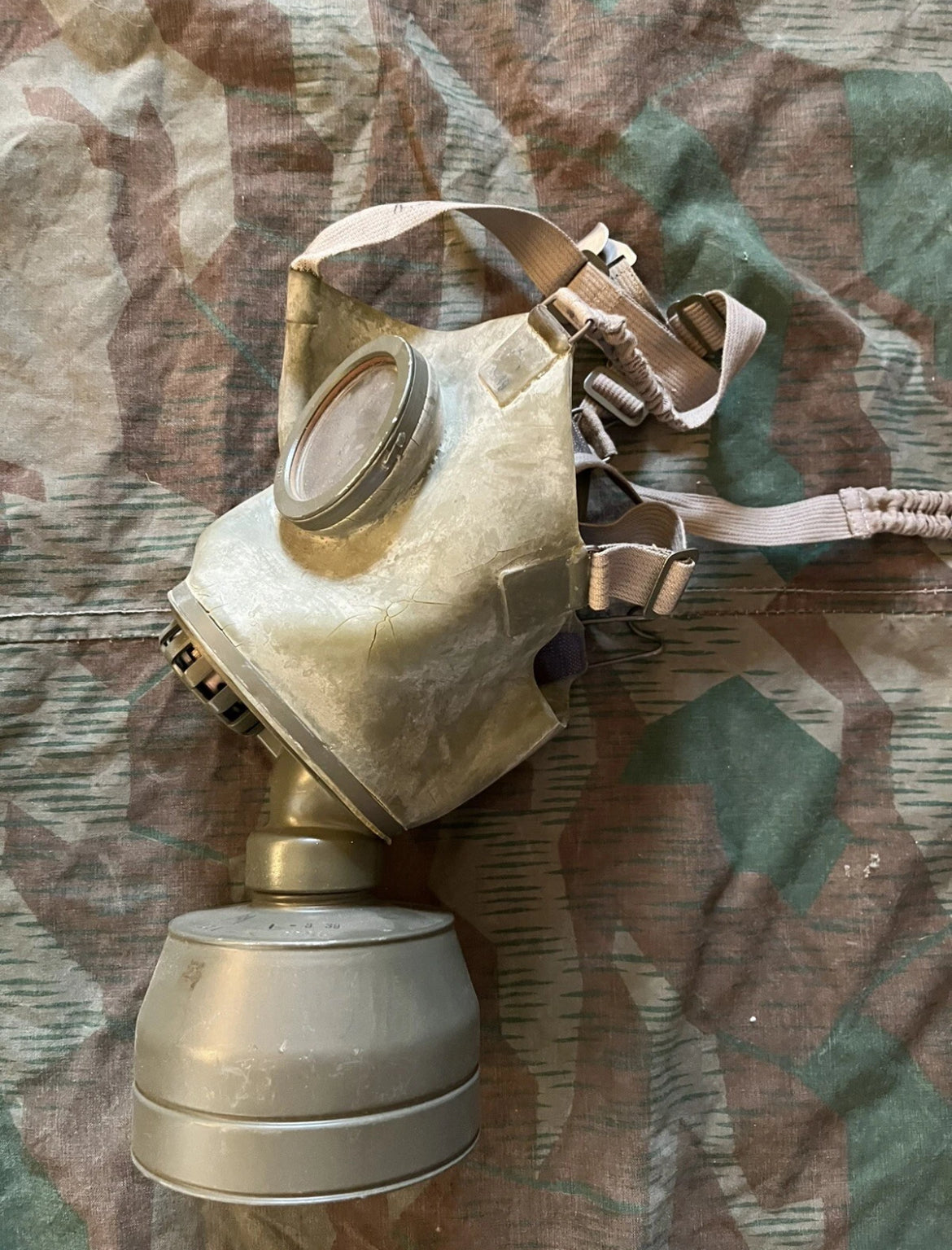 WW2 Swiss army civil defense gas mask gas mask protection gasmask uniform soldier