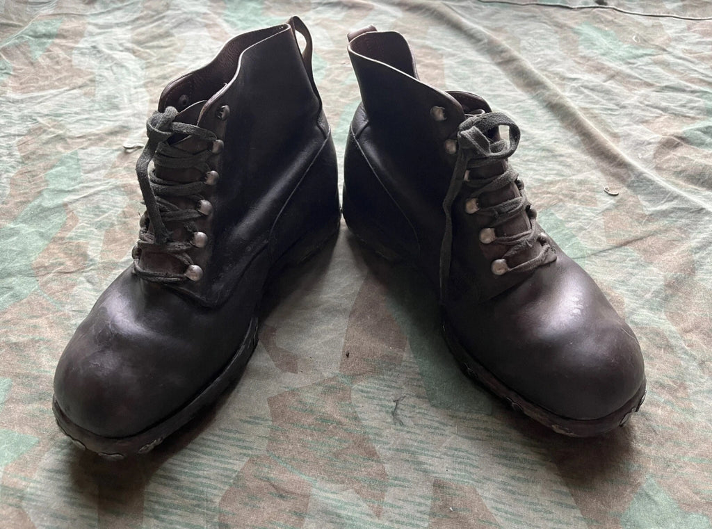 Cold War Swiss army shoes nails tricouni boots leather uniform soldier