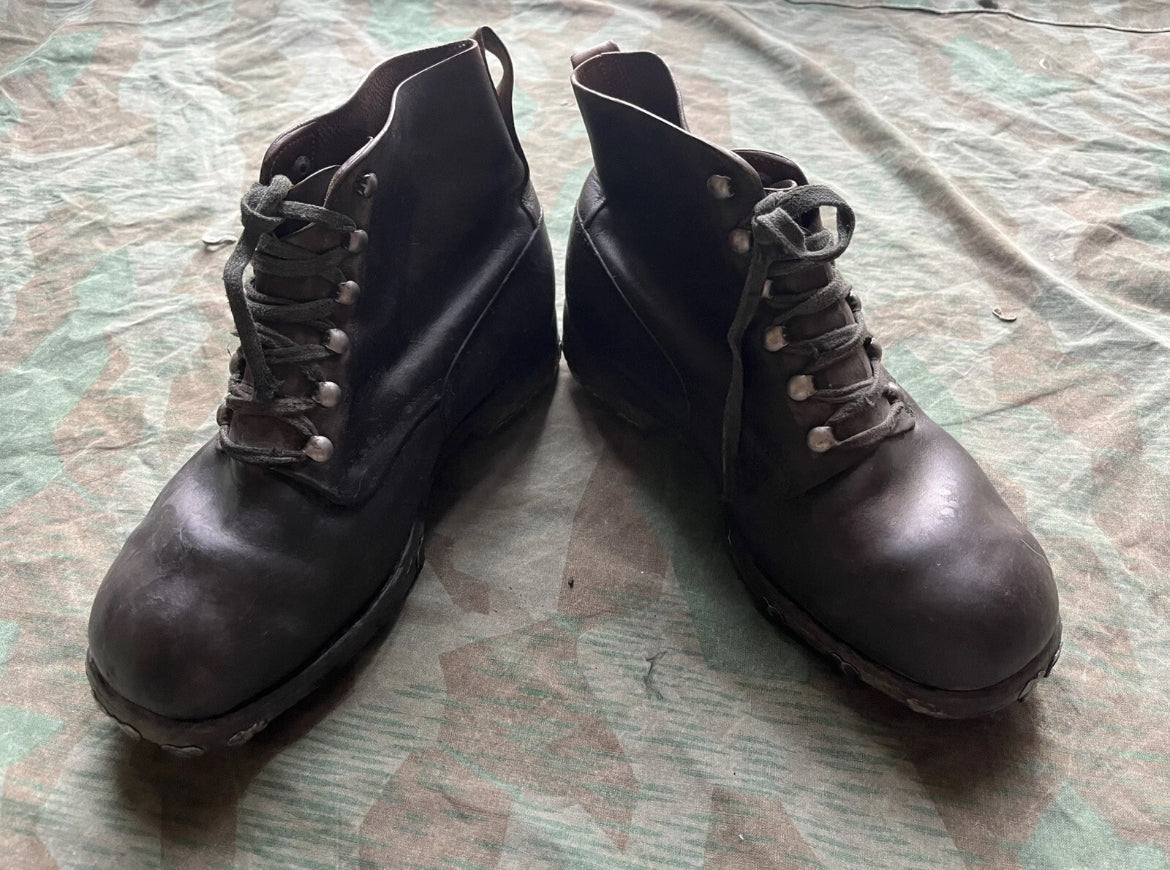Cold War Swiss army shoes nails tricouni boots leather uniform soldier
