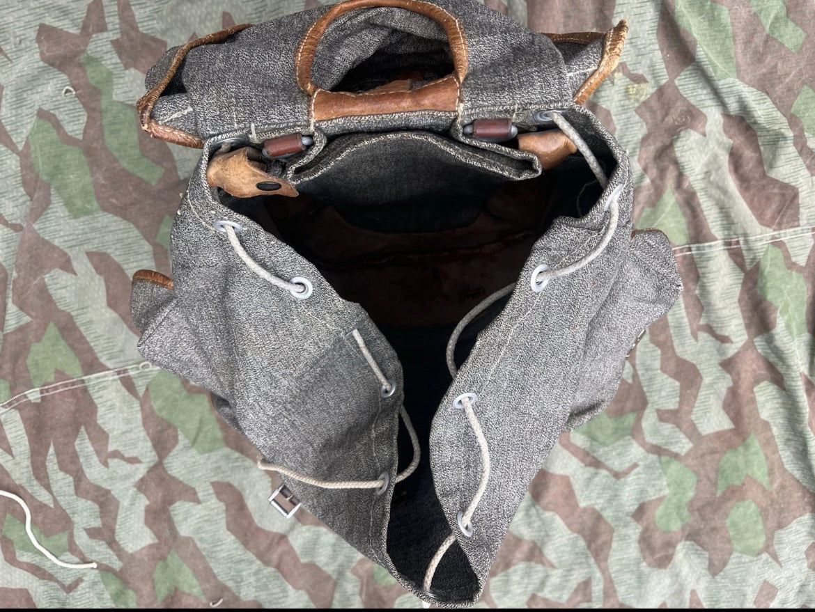 WW2 Swiss army mountain troops infantry backpack haversack salt and pepper uniform soldier model 44