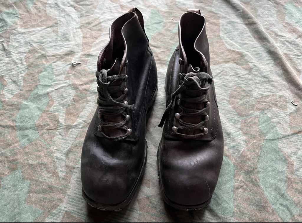 Cold War Swiss army shoes nails tricouni boots leather uniform soldier