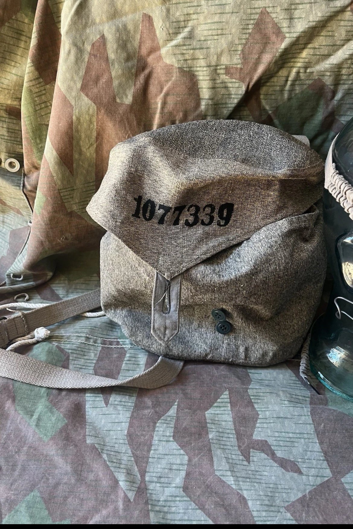 WW2/ cold war Swiss army m33/53 gas mask protection with bag uniform soldier