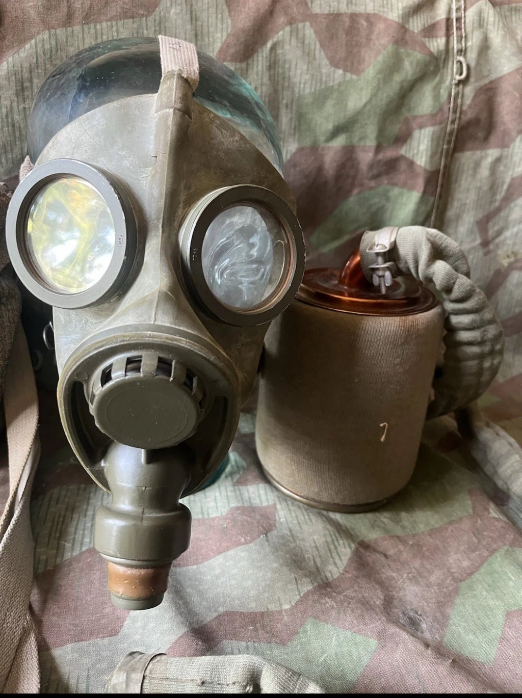 Interwar/ WW2 Swiss army gas mask model 1933 complete with bag uniform soldier