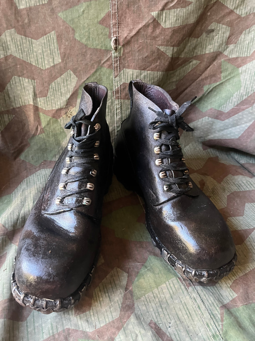 Cold War Swiss army shoes tricouni nails boots uniform soldier