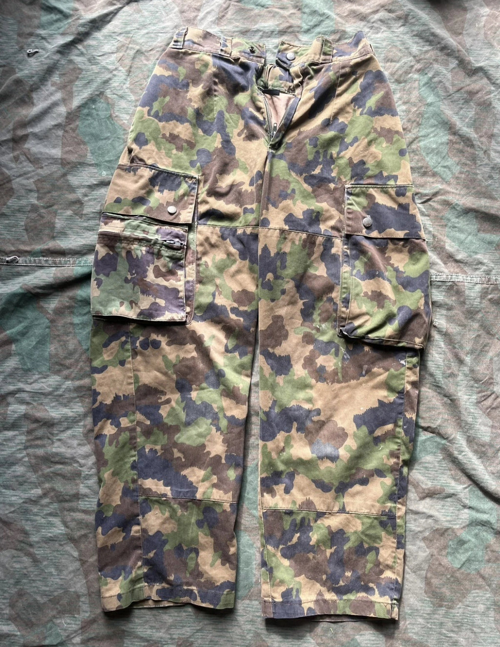 Modern Swiss army field combat uniform complete taz 90 camo jacket pants cap early model