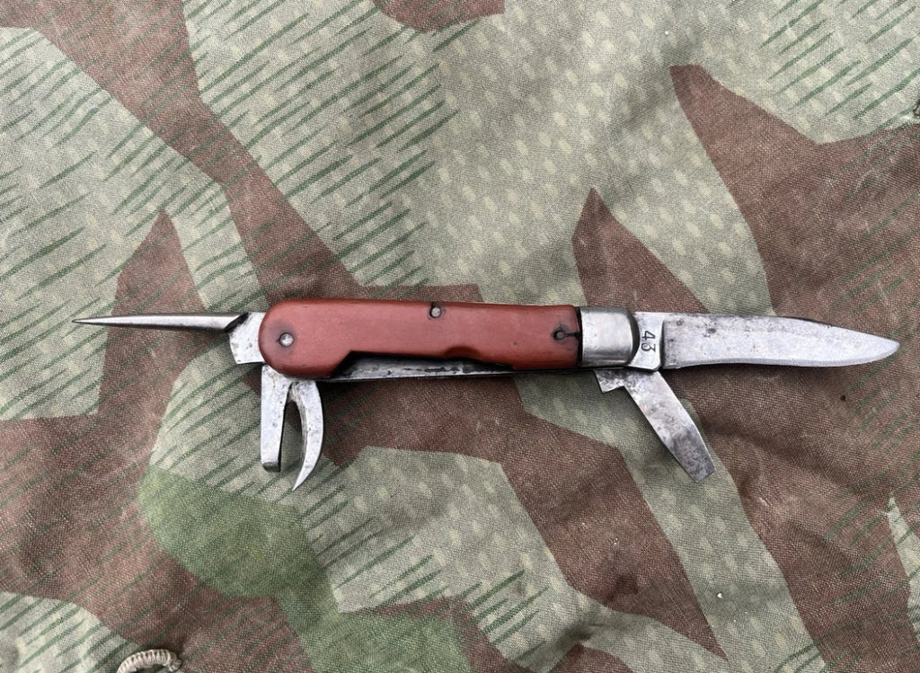 WW2 Swiss army pocket knife blade tool uniform soldier wenger