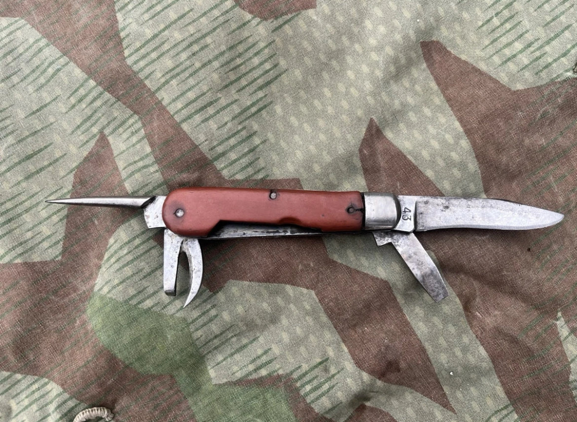 WW2 Swiss army pocket knife blade tool uniform soldier wenger