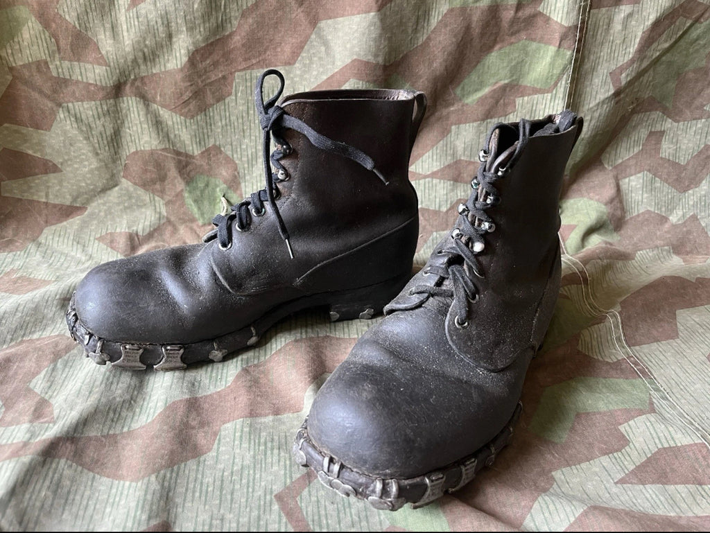 WW2 Swiss army tricouni nail shoes boots with nails mountain size eu 44/45 damaged