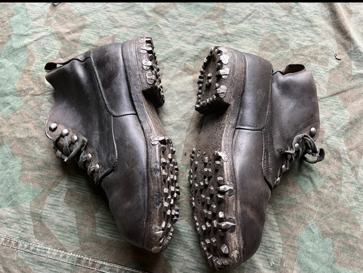 Cold War Swiss army shoes nails tricouni boots leather uniform soldier