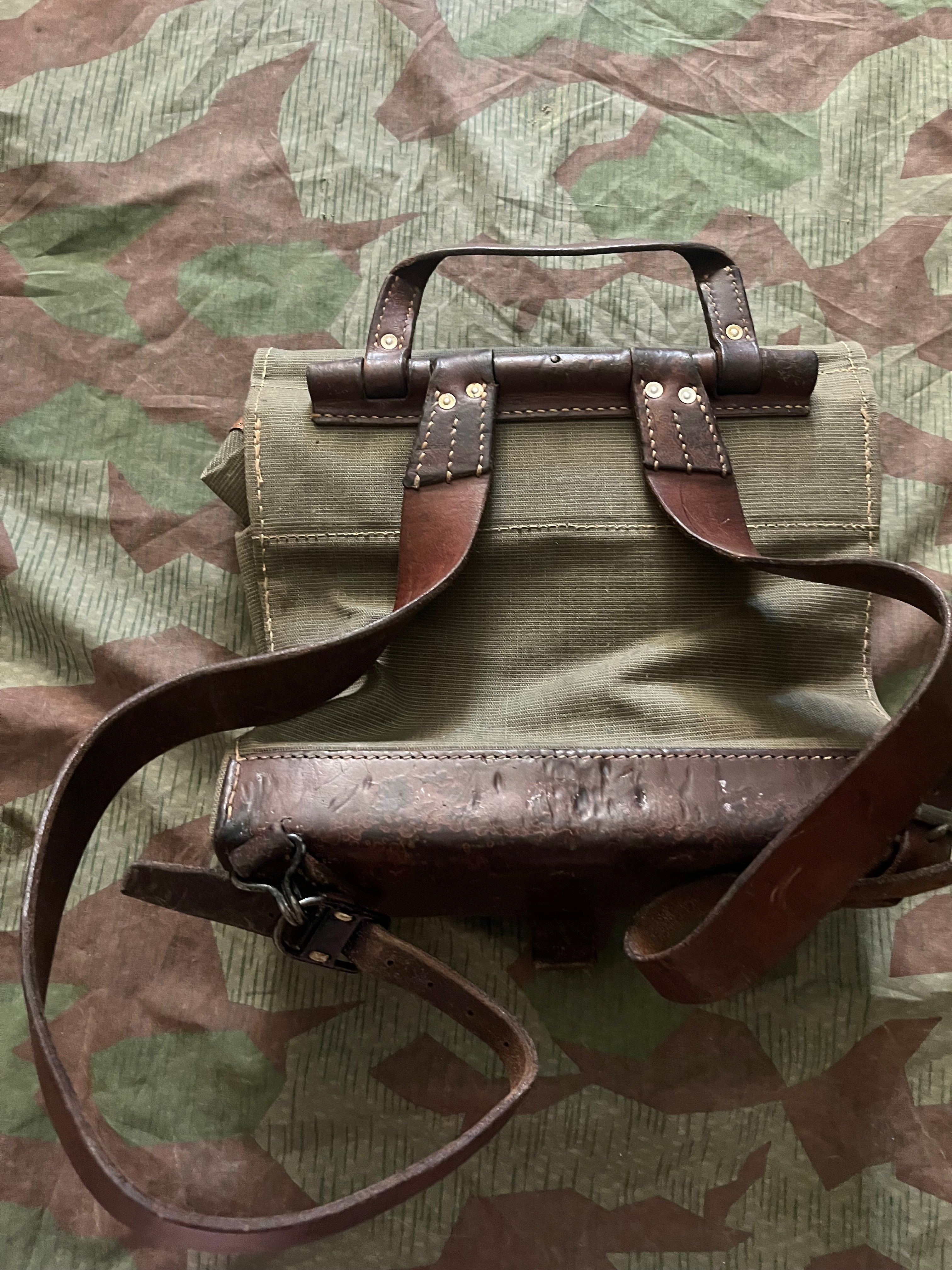 WW2 Swiss army LMG 25 ammo bag machine gun satchel backpack leather uniform soldier