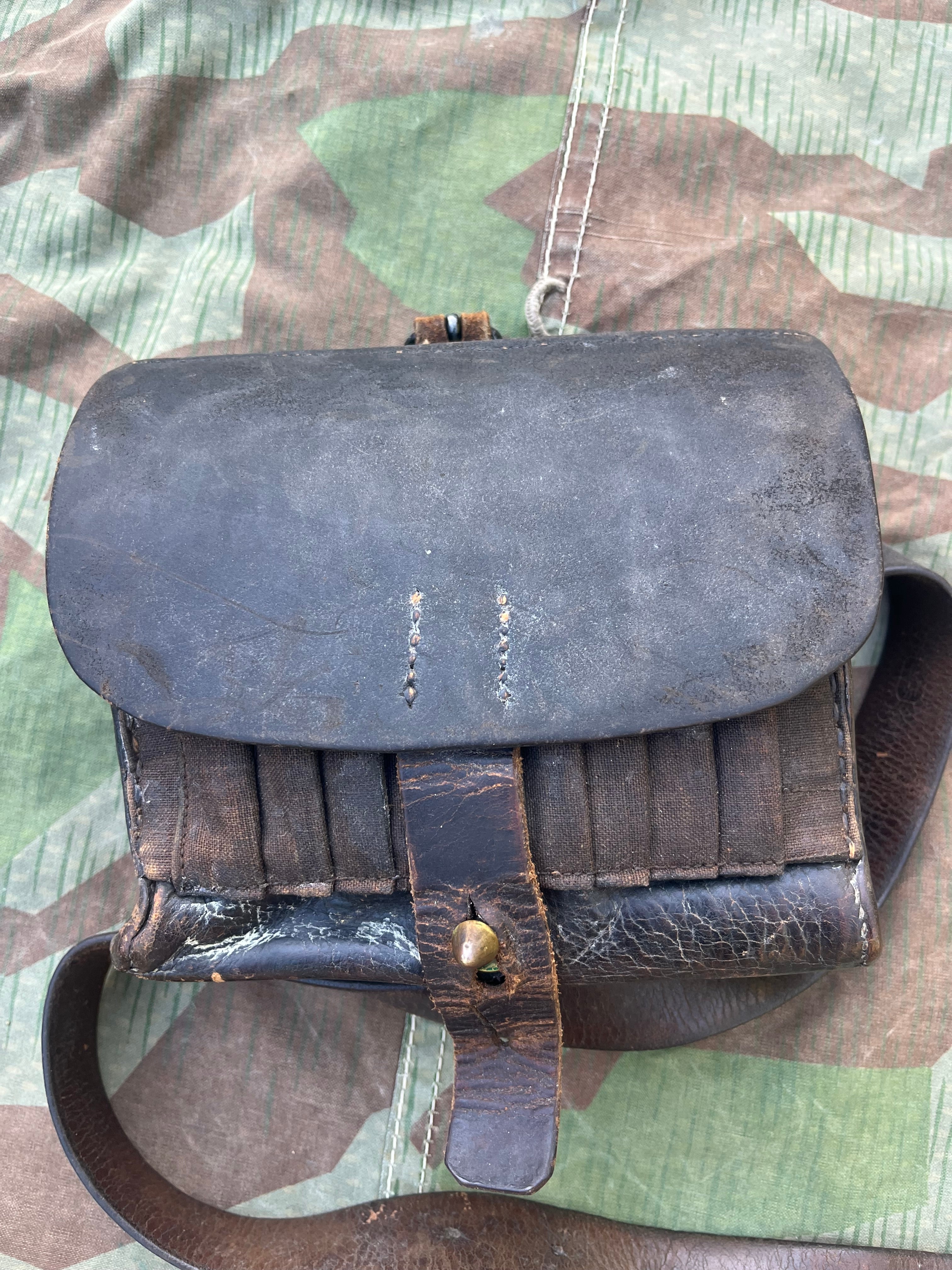19th century Swiss army vetterli rifle ammo pouch bag leather belt uniform soldier