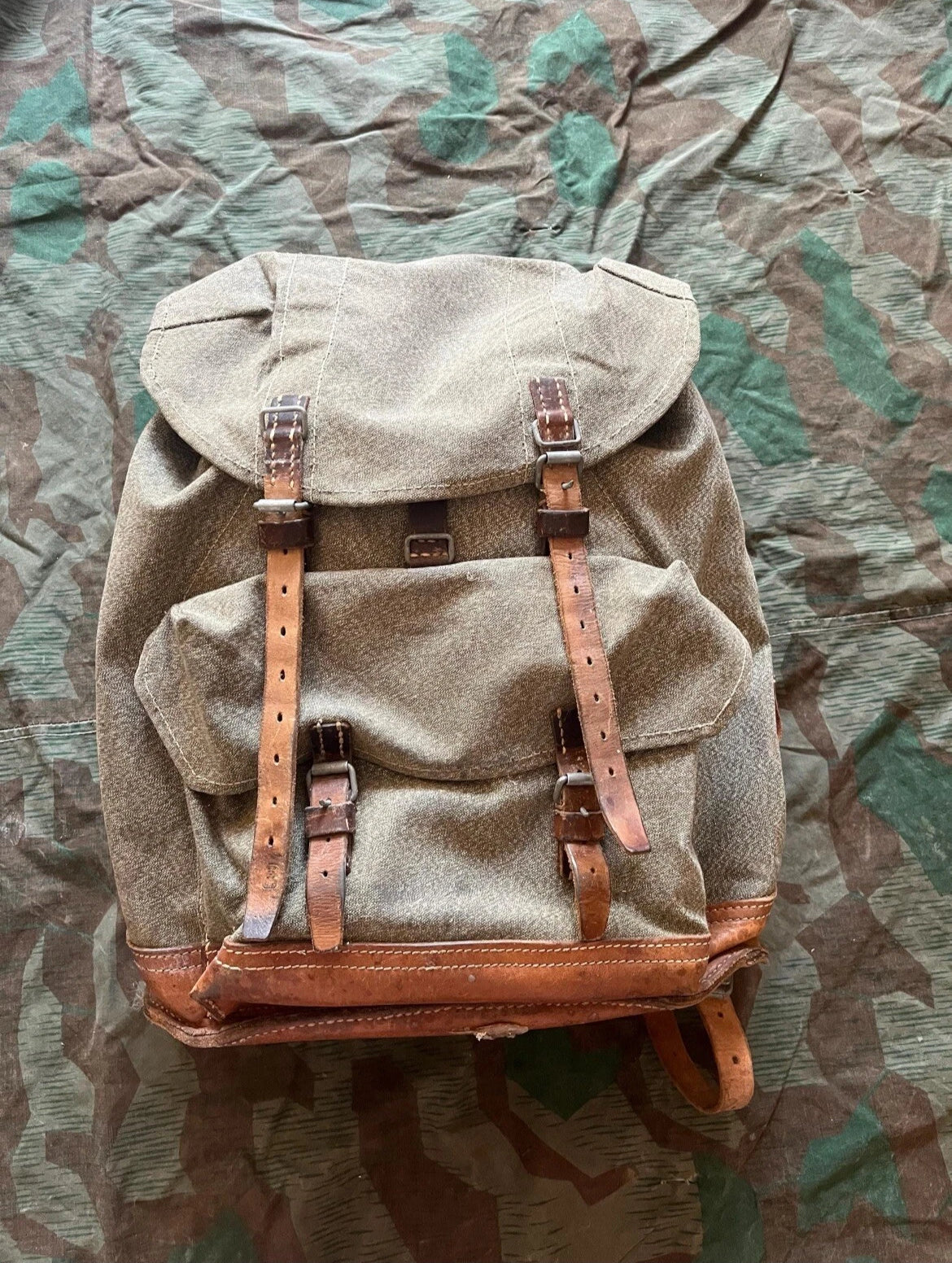 Cold War Swiss army mountain infantry backpack haversack salt and pepper uniform soldier
