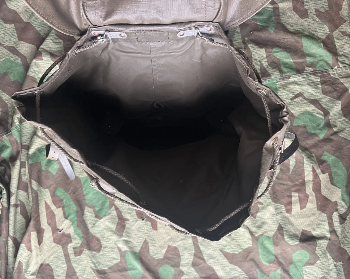 Cold War Swiss army backpack haversack mountain infantry uniform soldier late model