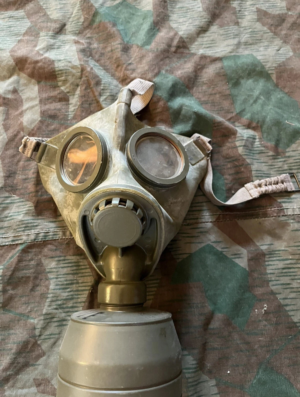WW2 Swiss army civil defense gas mask gas mask protection gasmask uniform soldier