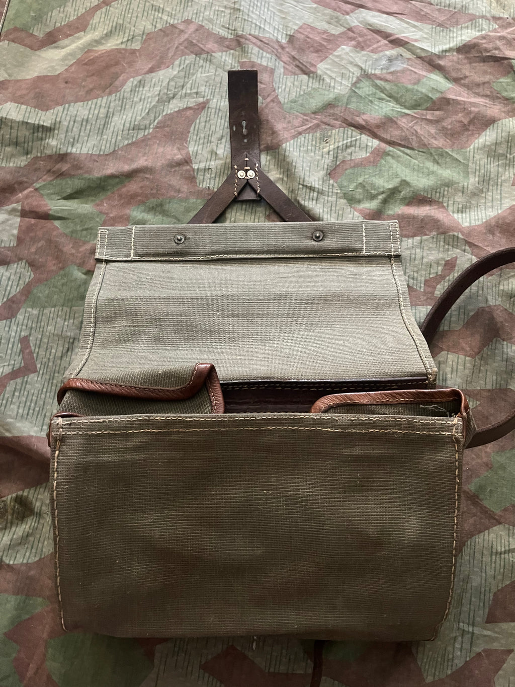 WW2 Swiss army LMG 25 ammo bag machine gun satchel backpack leather uniform soldier