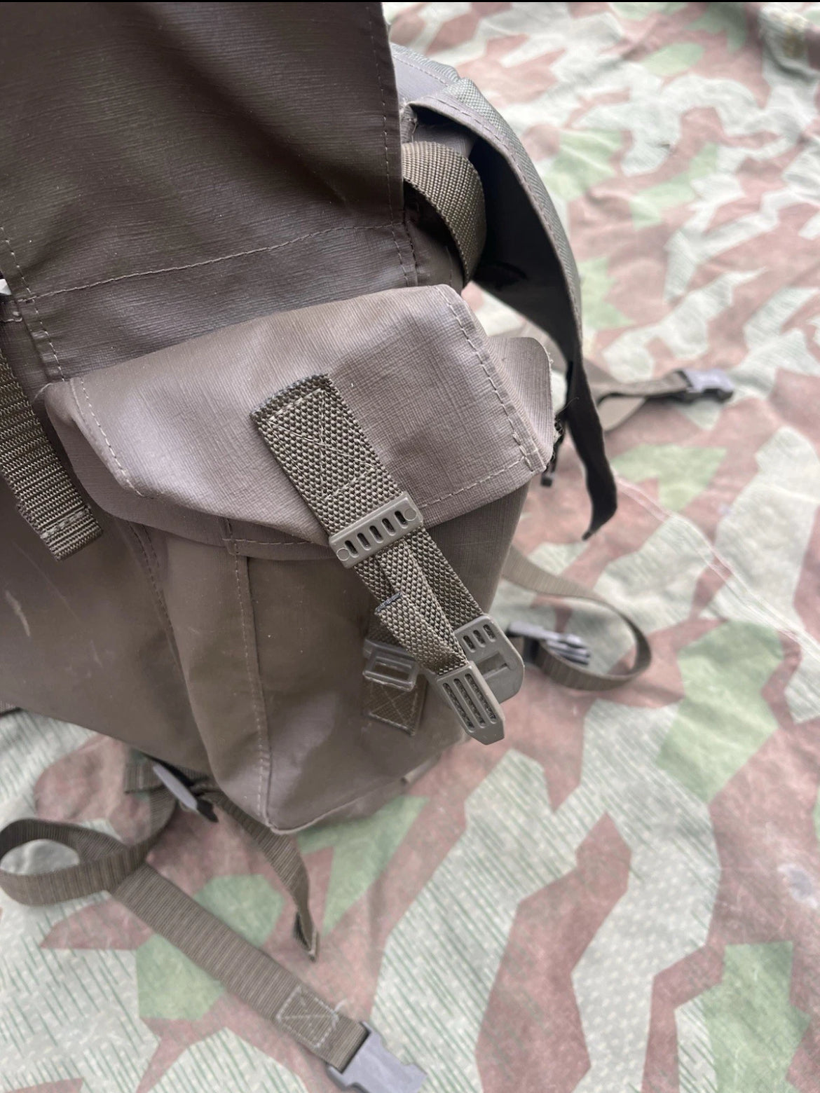 Modern Swiss army combat backpack field haversack pack taz 90 uniform soldier early type