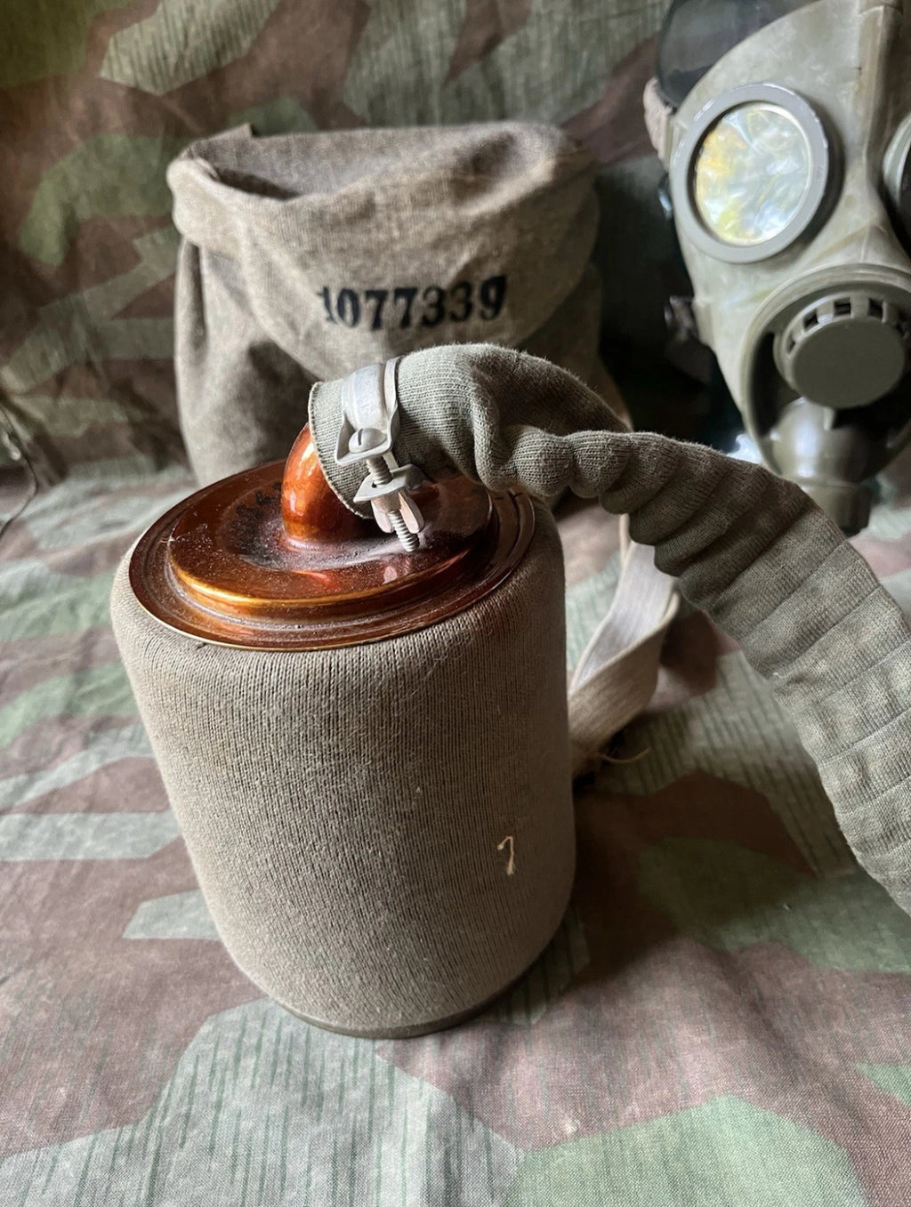 Interwar/ WW2 Swiss army gas mask model 1933 complete with bag uniform soldier