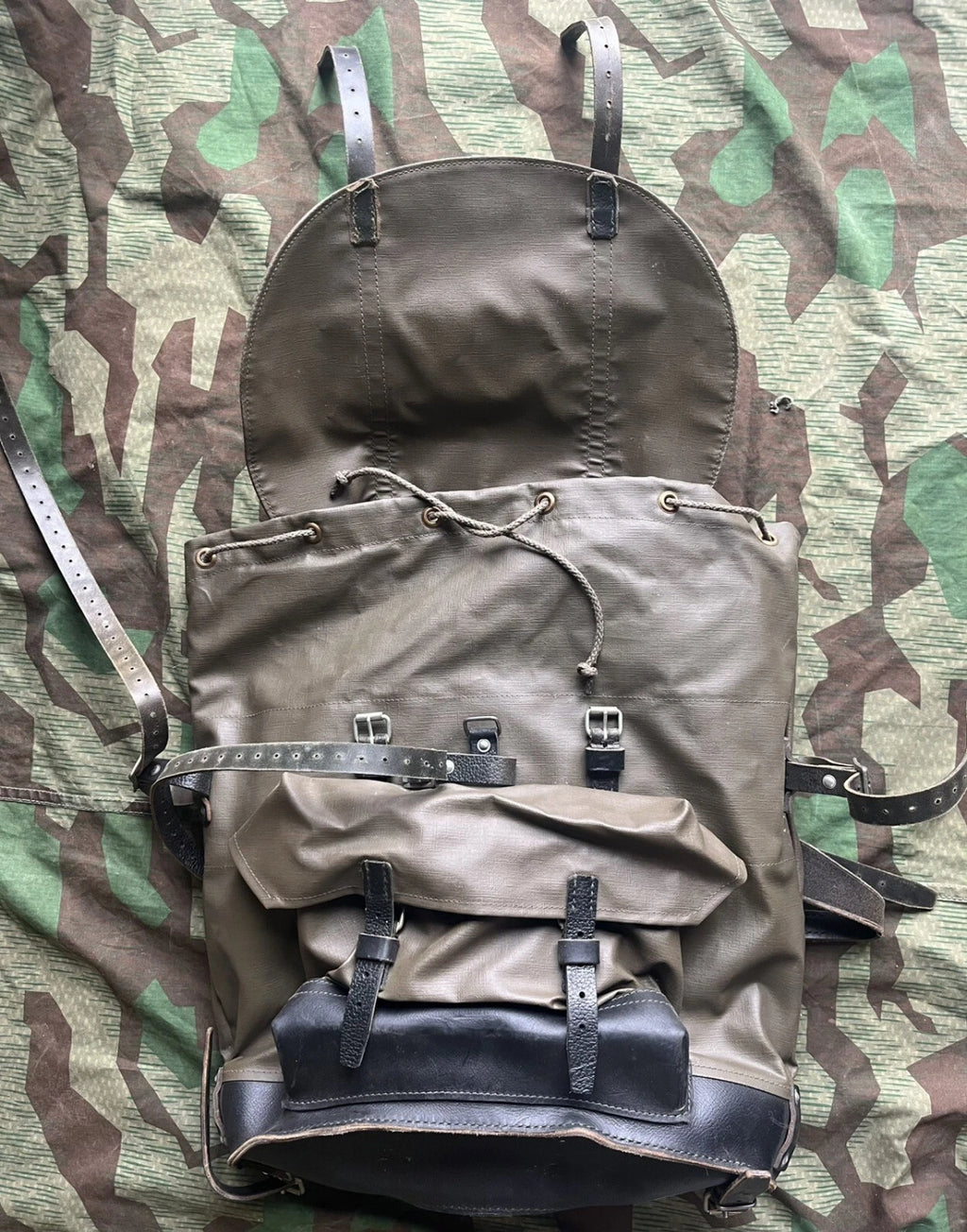 Cold War Swiss army backpack haversack mountain infantry uniform soldier late model