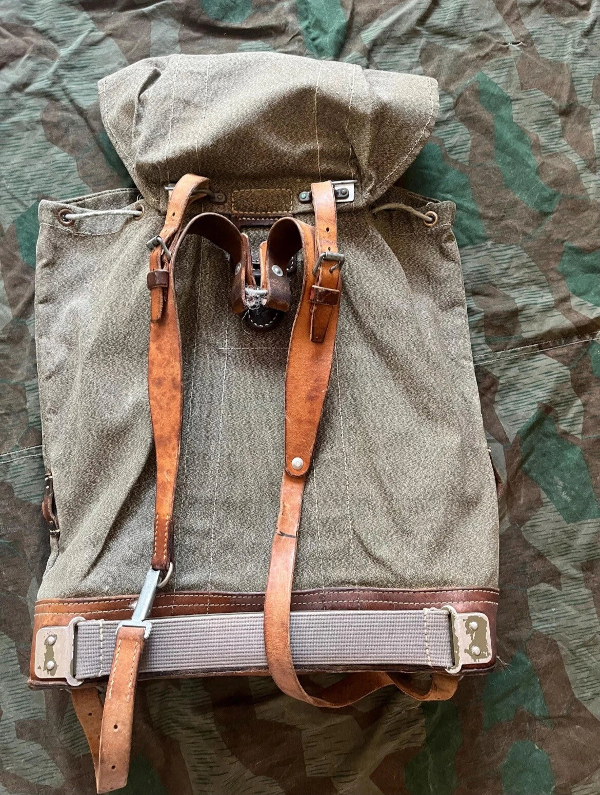 Cold War Swiss army mountain infantry backpack haversack salt and pepper uniform soldier