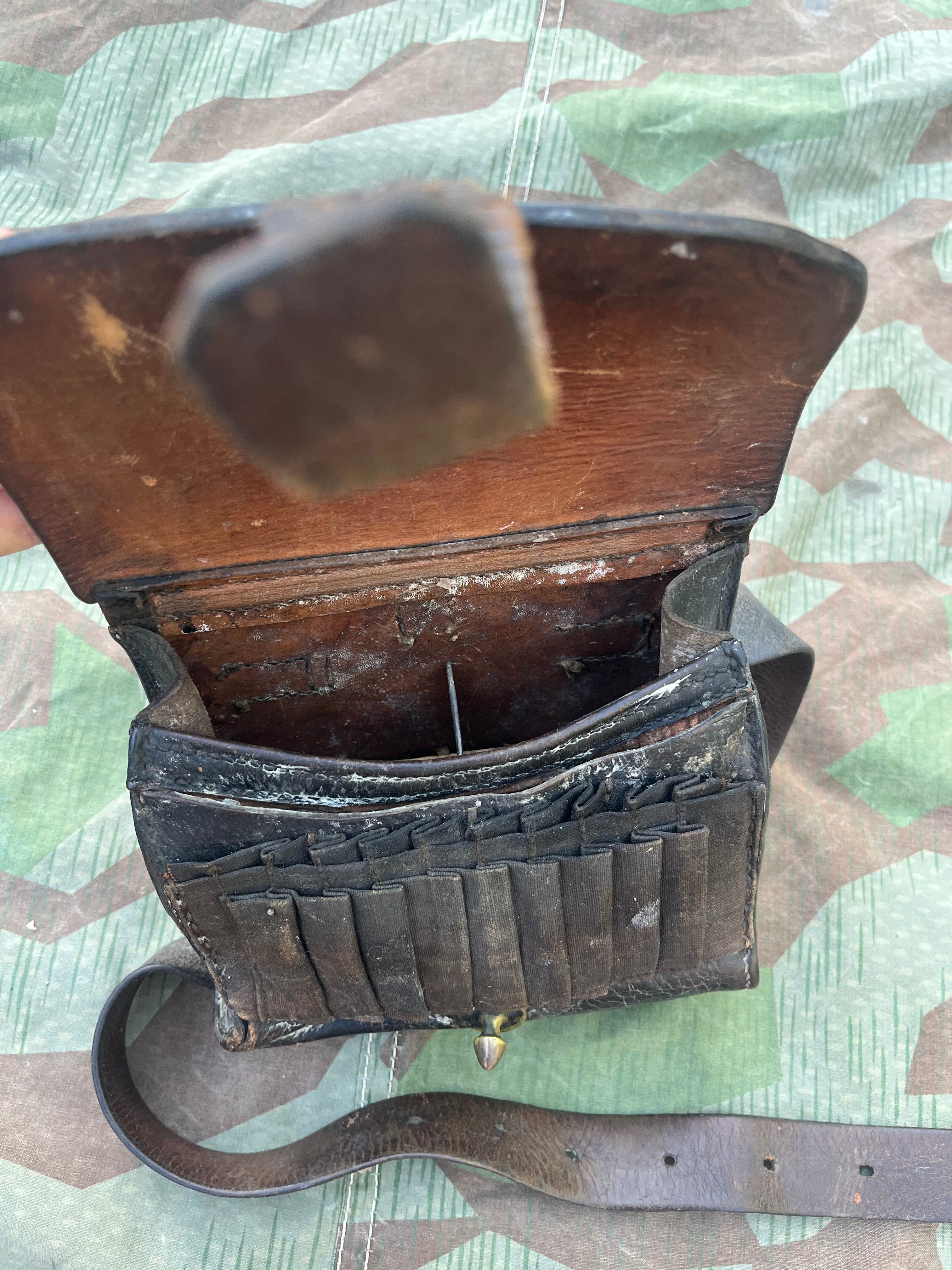 19th century Swiss army vetterli rifle ammo pouch bag leather belt uniform soldier