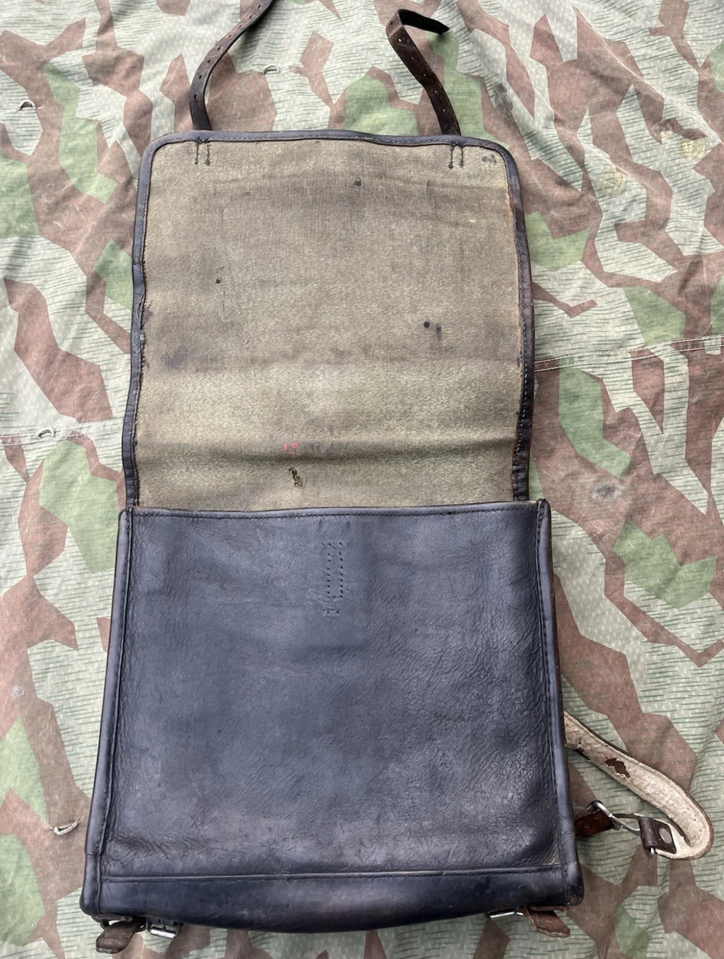 19th century ord.1875 Swiss army backpack leather haversack artillery uniform soldier