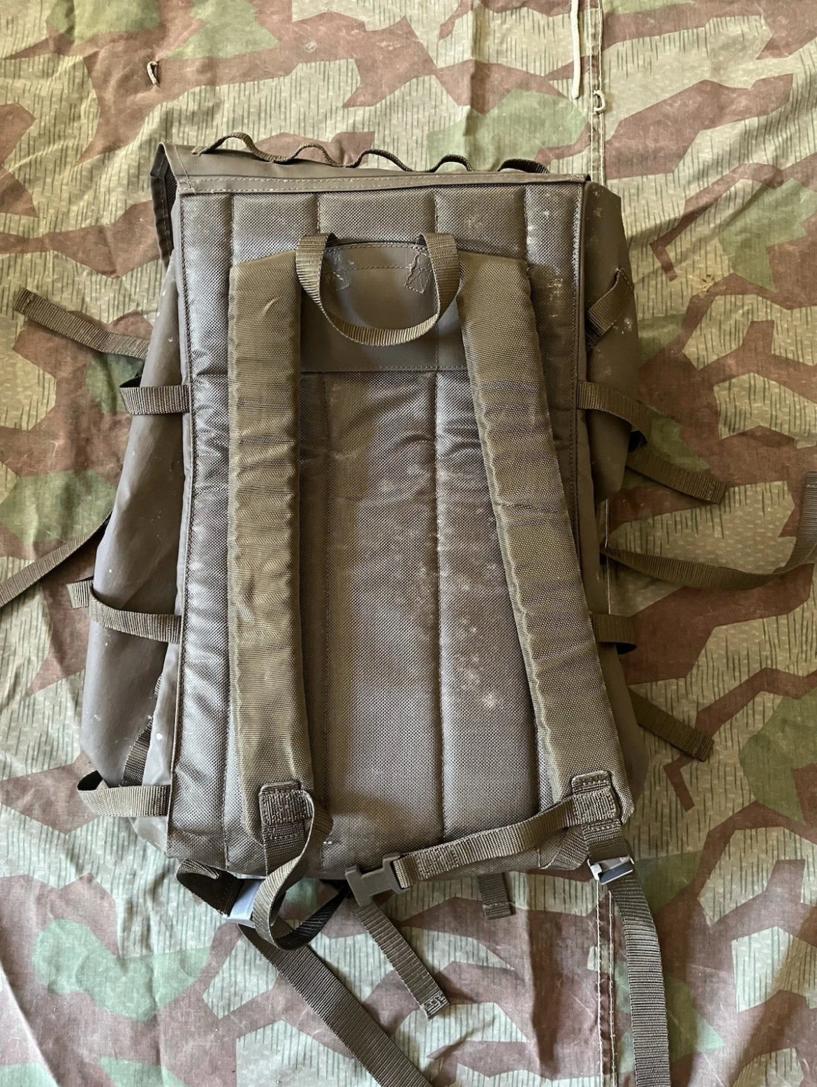 Modern Swiss army Karusa combat backpack field haversack taz 90 uniform soldier