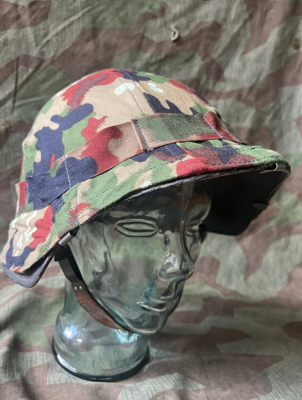 Cold War Swiss army m18 helmet with camo cover taz 57 alpenflage uniform soldier