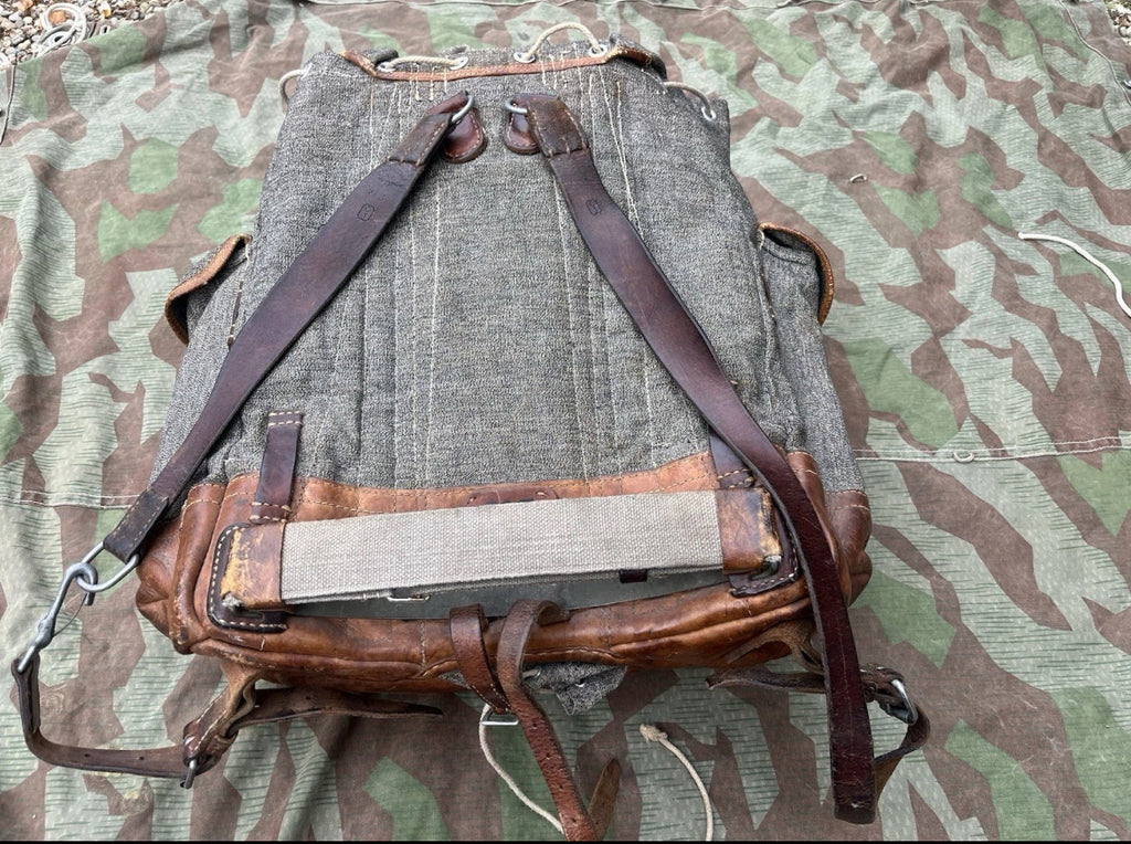WW2 Swiss army mountain troops infantry backpack haversack salt and pepper uniform soldier model 44
