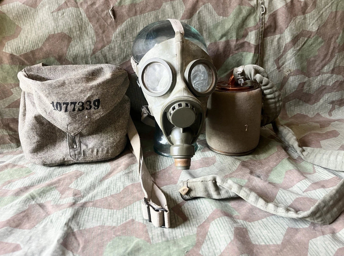 Interwar/ WW2 Swiss army gas mask model 1933 complete with bag uniform soldier