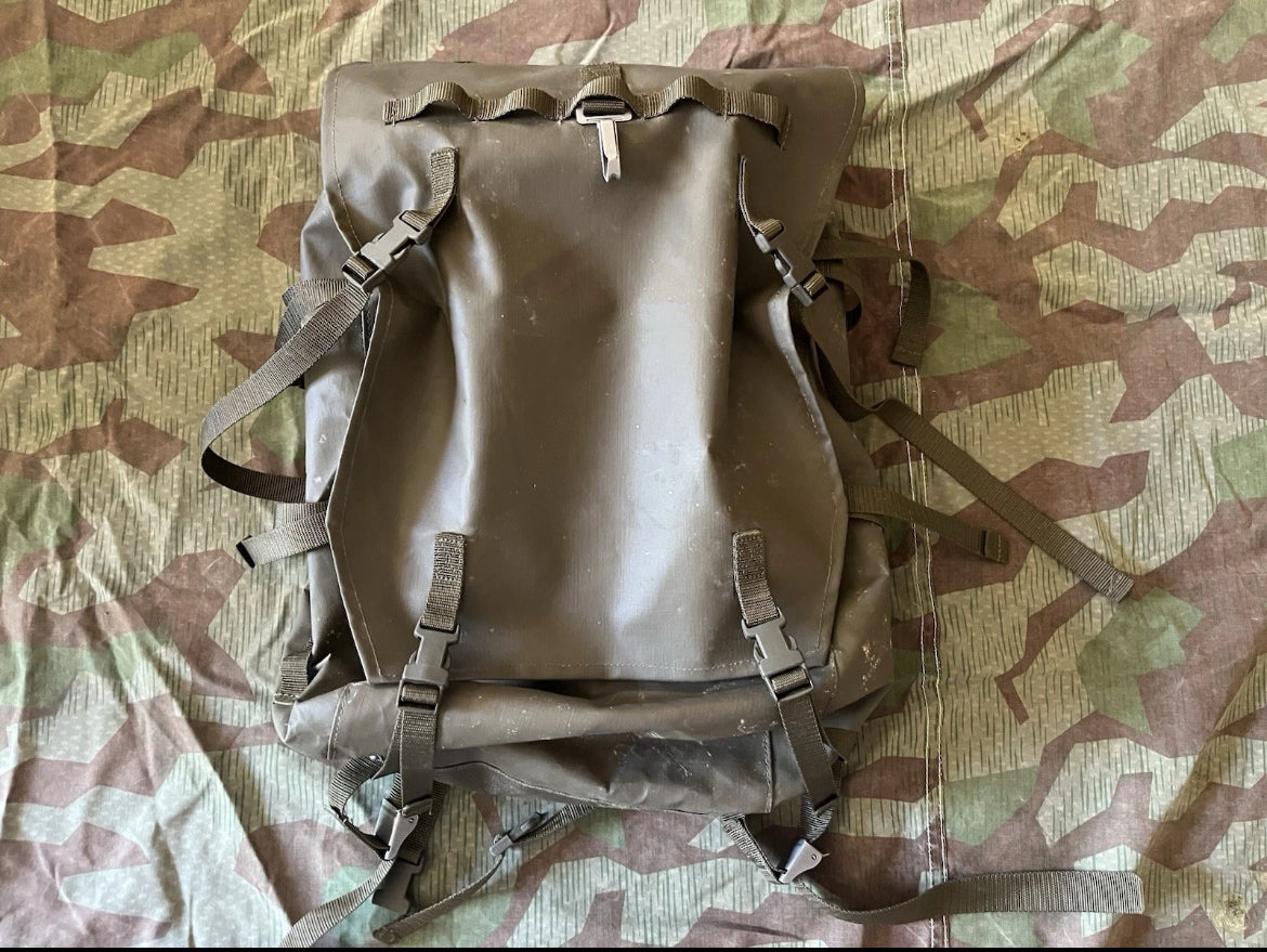 Modern Swiss army Karusa combat backpack field haversack taz 90 uniform soldier