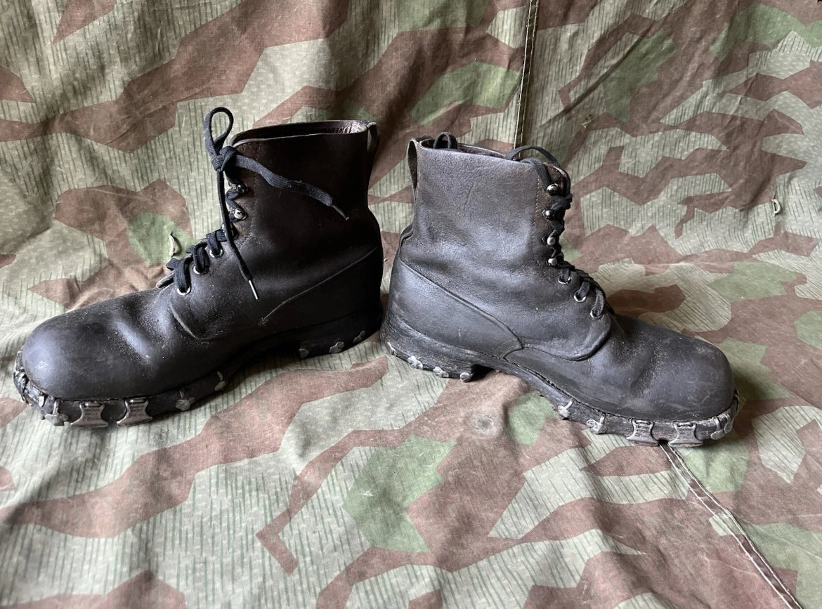 WW2 Swiss army tricouni nail shoes boots with nails mountain size eu 44/45 damaged