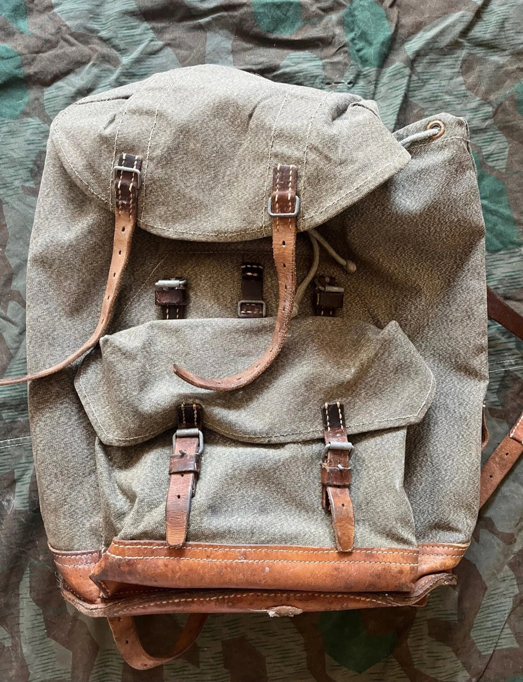 Cold War Swiss army mountain infantry backpack haversack salt and pepper uniform soldier