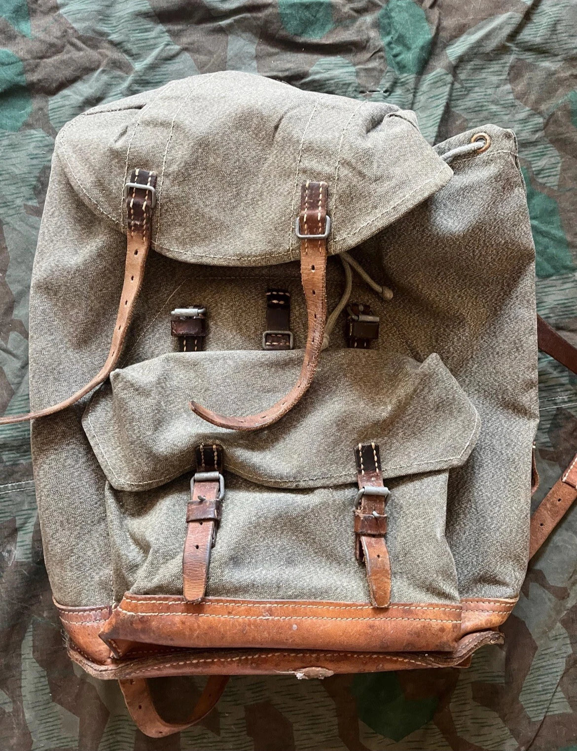 Cold War Swiss army mountain infantry backpack haversack salt and pepper uniform soldier