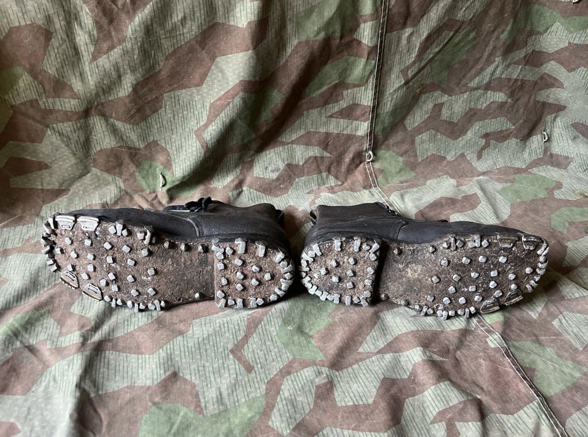 WW2 Swiss army tricouni nail shoes boots with nails mountain size eu 44/45 damaged