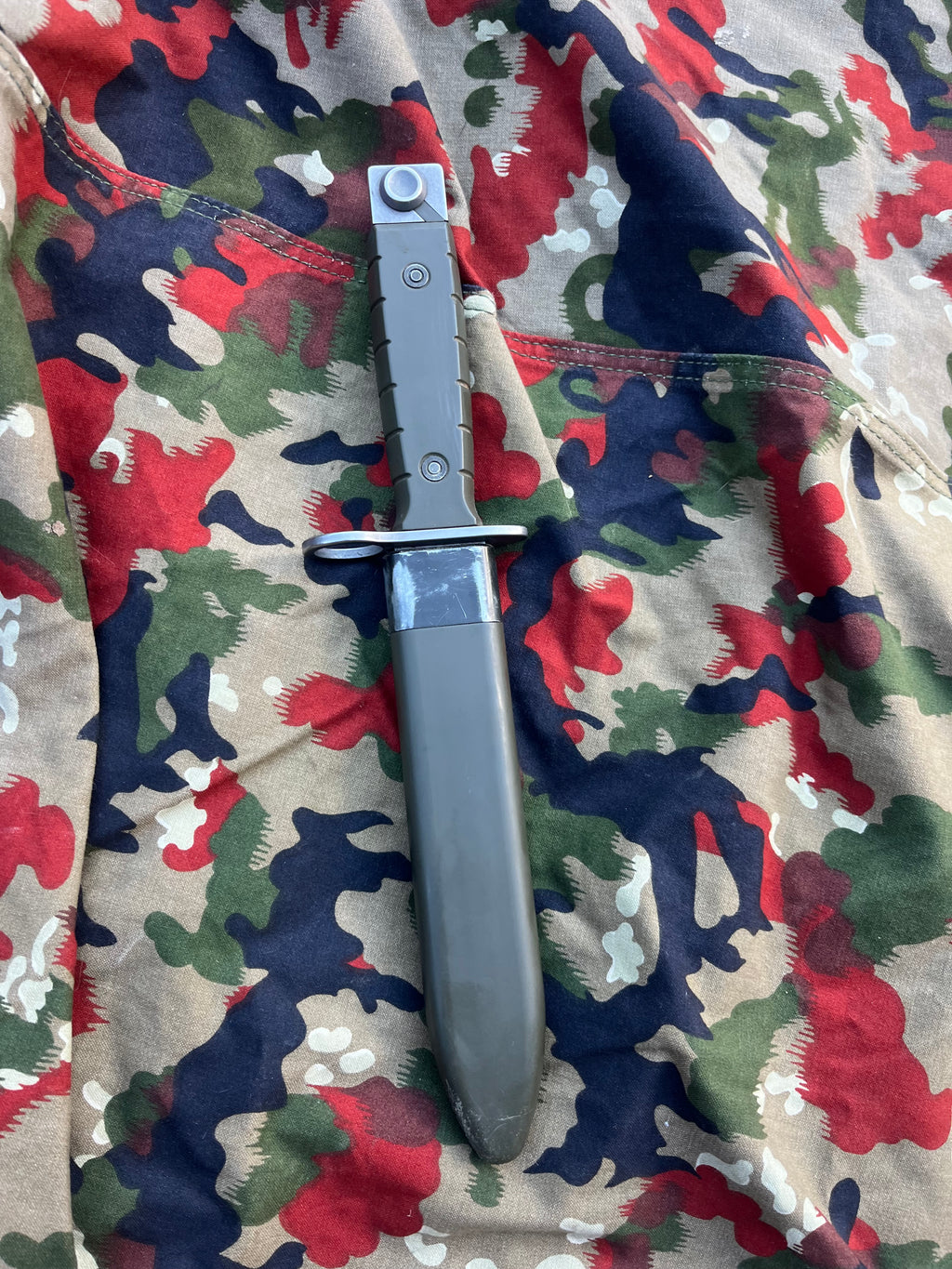 Modern Swiss army rifle bayonet stgw 90 sig 550 with case