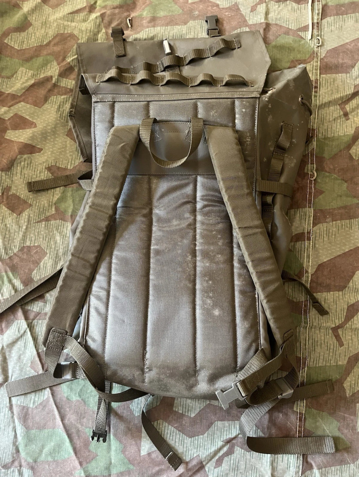 Modern Swiss army Karusa combat backpack field haversack taz 90 uniform soldier